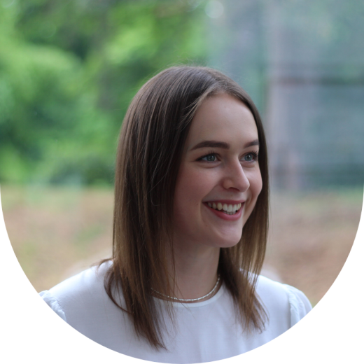 Holly Hinde Headshot